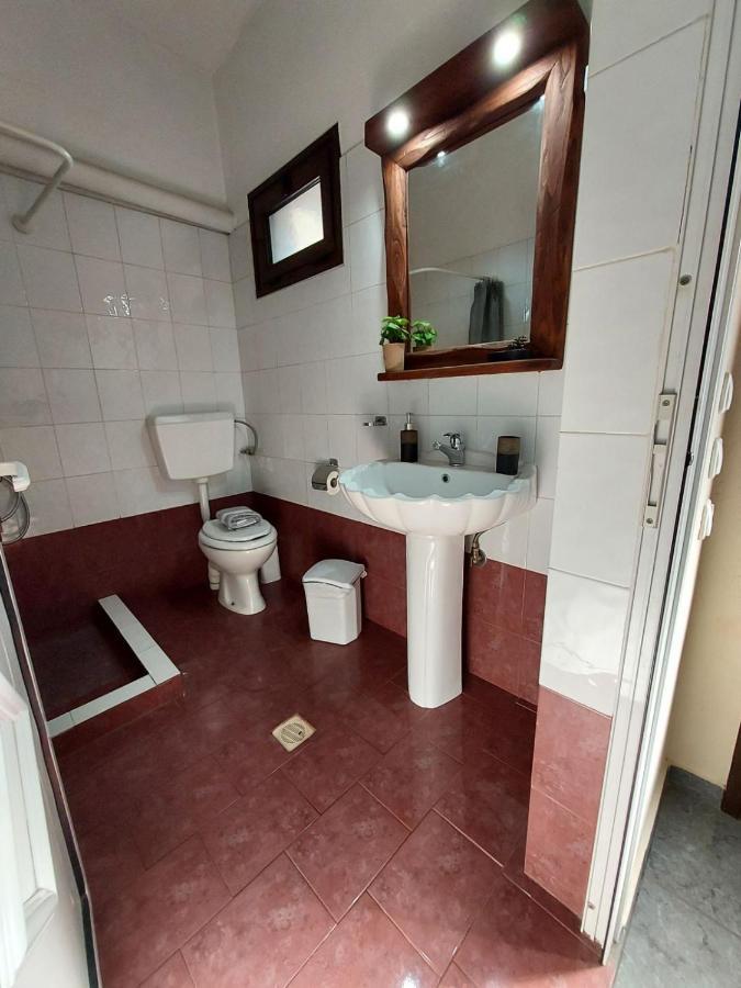 Guesthouse Platon Orma Ngoại thất bức ảnh
