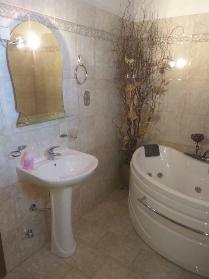 Guesthouse Platon Orma Ngoại thất bức ảnh