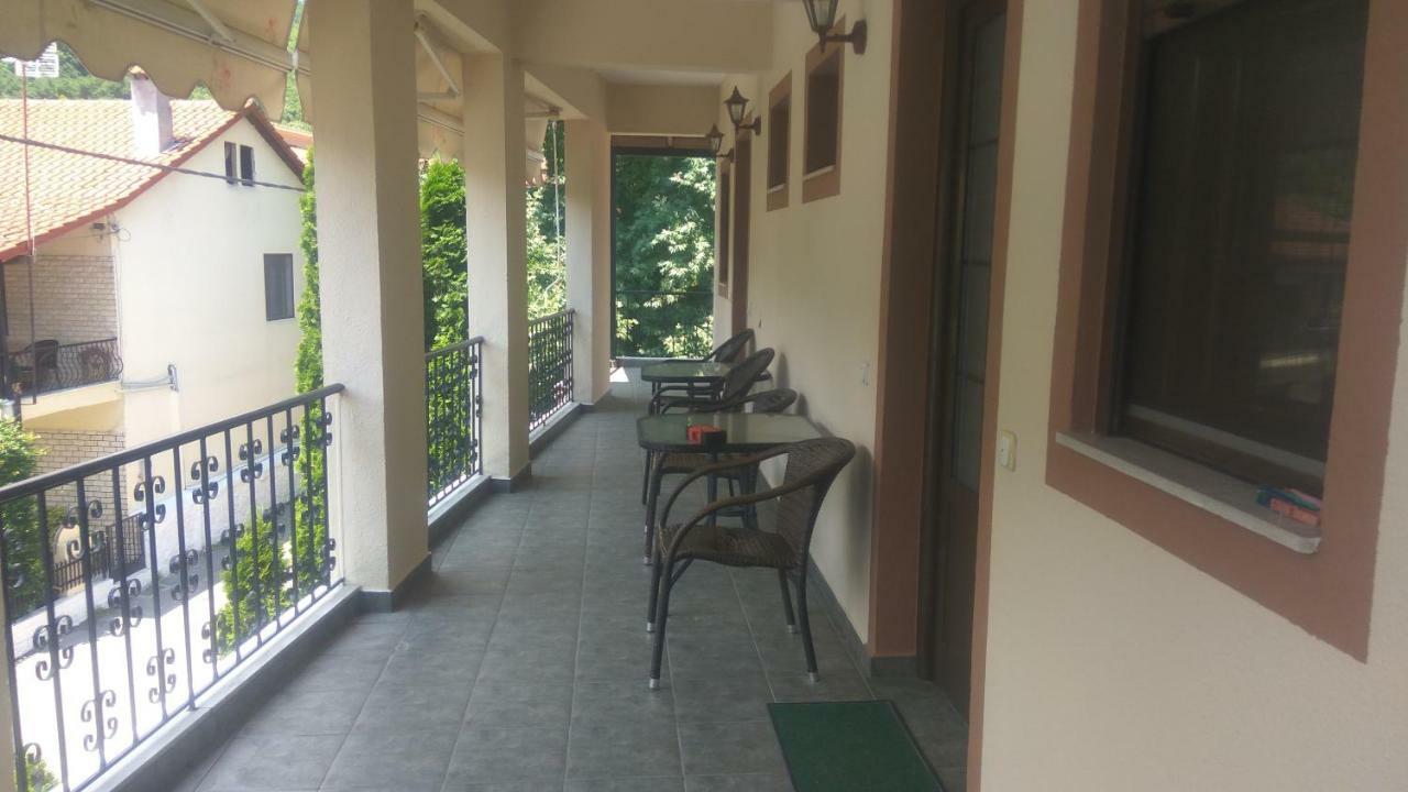 Guesthouse Platon Orma Ngoại thất bức ảnh